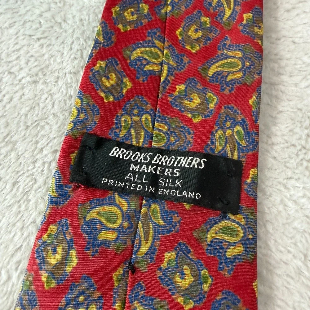 60s Brooks Brothers Mens Necktie Red Silk Paisley Vintage 55x3 Short Skinny EUC